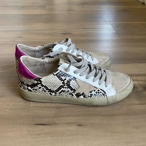 Shu Shop Size 8 Sneaker Snake Skin/Hot Pink Chrome